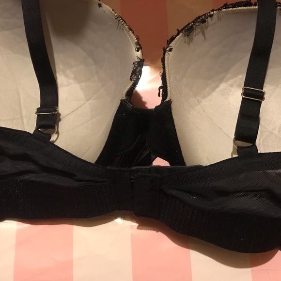 ❤️‍🔥Victoria’s Secret Bra❤️‍🔥 - Picture 5 of 7